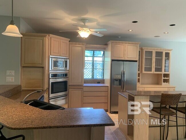 Building Photo - 30793 Pine Ct