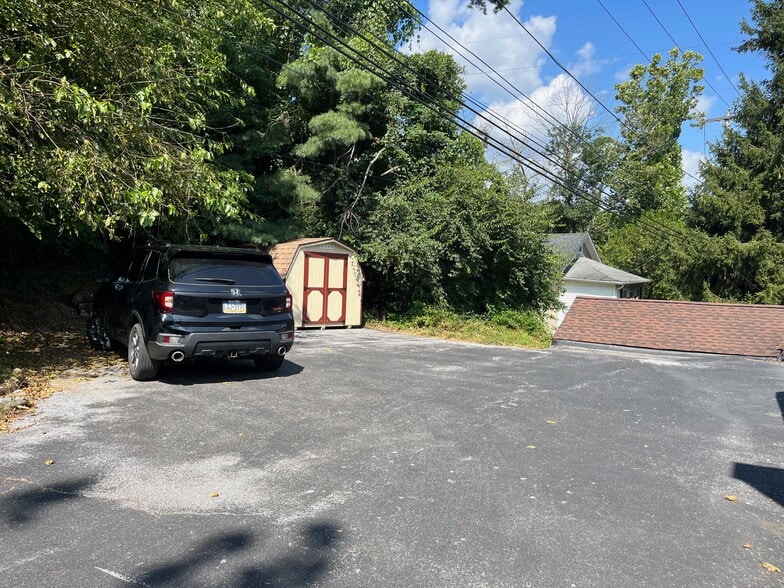 Building Photo - 961 Downingtown Pike