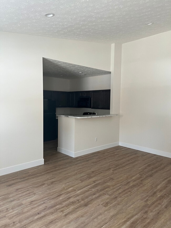 Building Photo - 809 Courtyard Ln