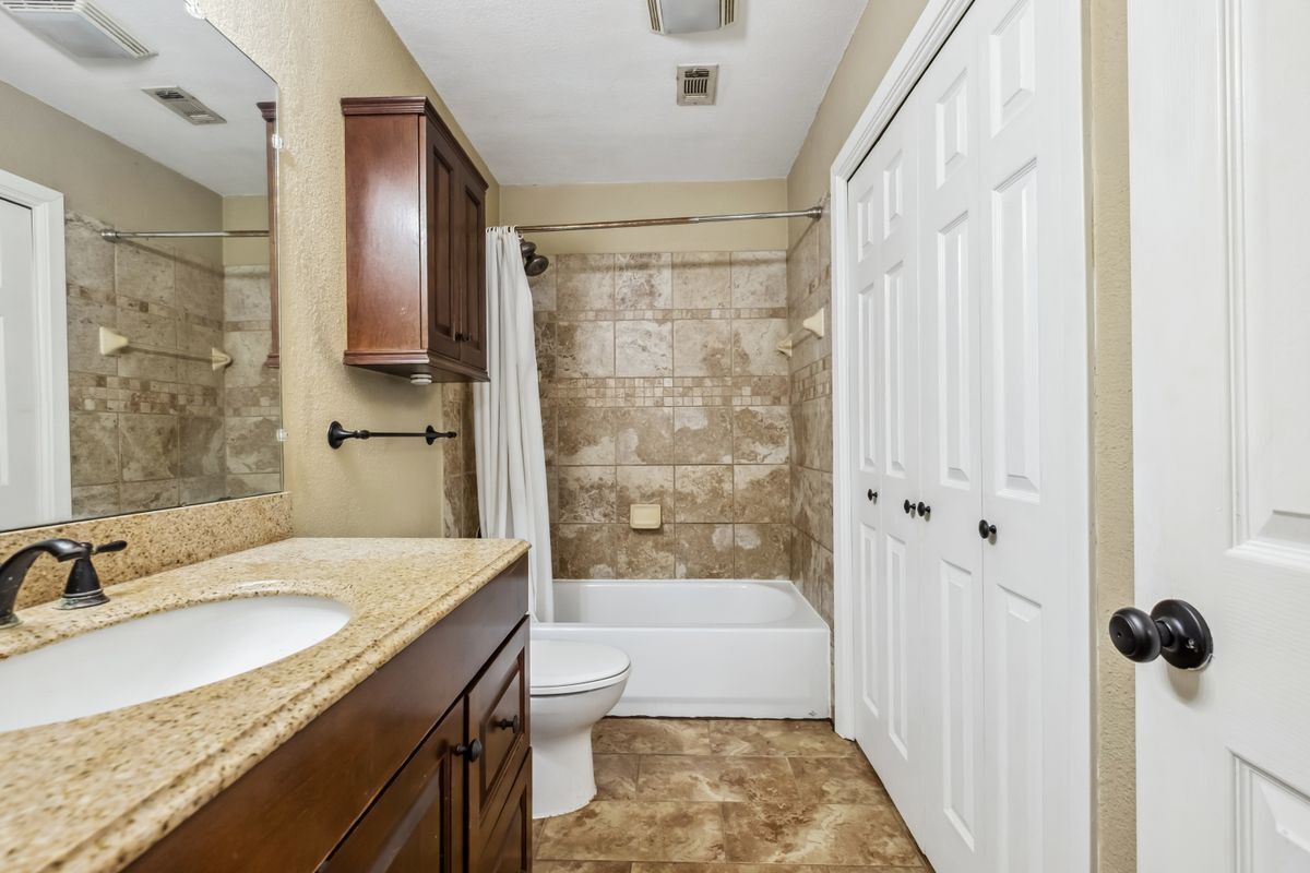 Building Photo - 1608 Pecan Chase Cir