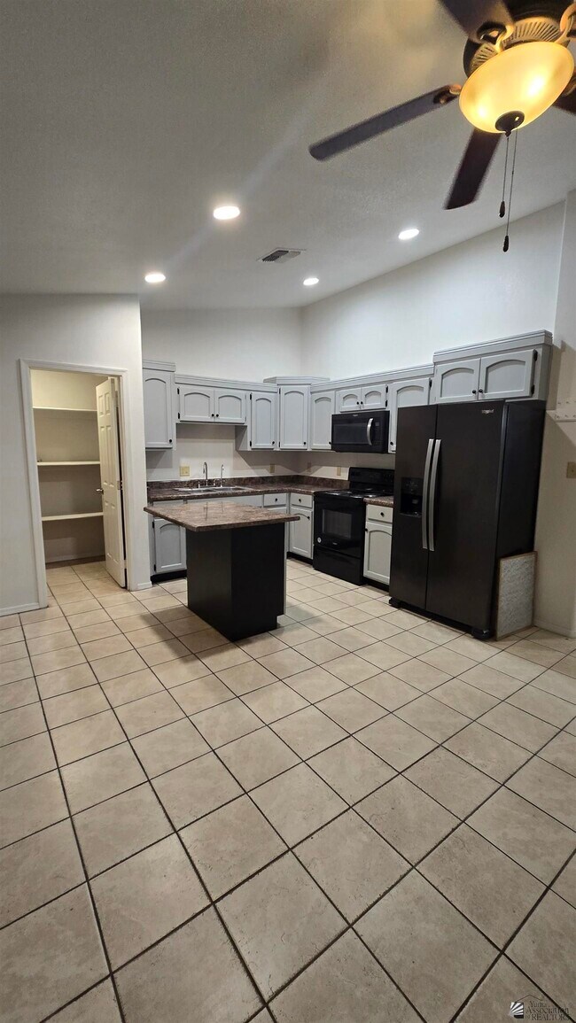 Building Photo - 1602 San Francisco St