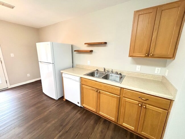 Building Photo - New Move In Special-$300 off first month's rent. Move In Ready Home in Prime Madison Location!
