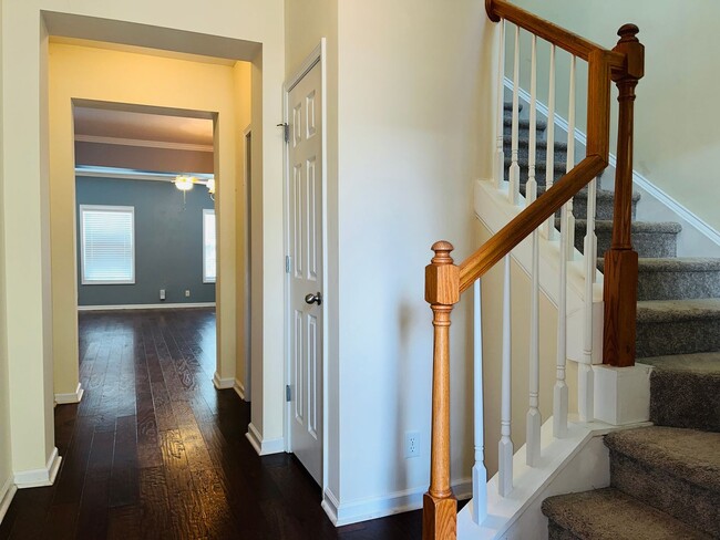 Building Photo - HOA community, swim/tennis, 2 bed, 2bath, ...