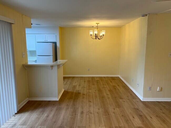 Building Photo - 3314 Kentwood Dr