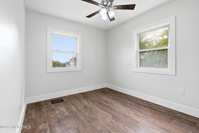 Building Photo - 236 Seaview Ave