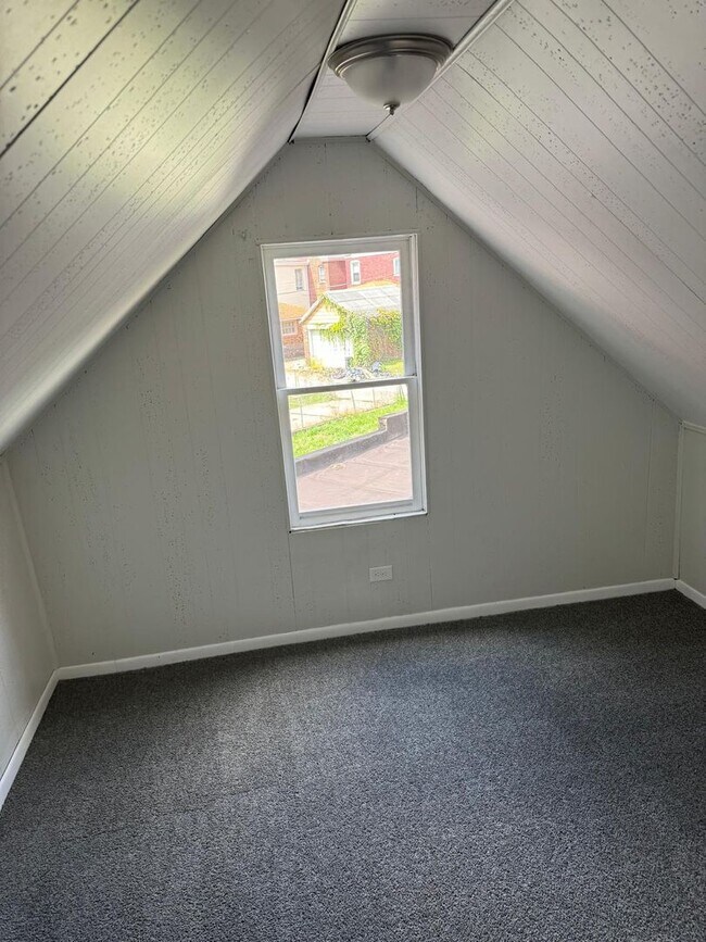 Building Photo - 2050 Monongahela Ave