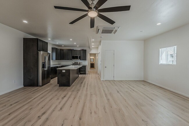 Primary Photo - 1625 E 8th St