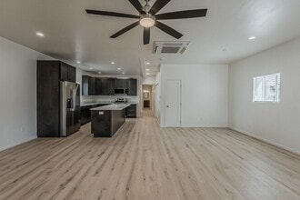 Building Photo - 1625 E 8th St