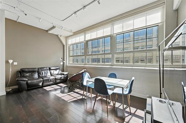 Building Photo - 2600 W 7th St