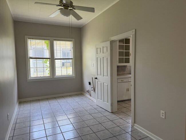 Building Photo - Rental Available: 427A General Mouton Lafayette