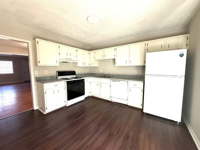 Building Photo - 4101 Hawthorne Cir