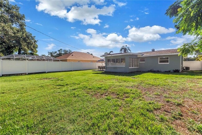 Building Photo - 2135 Desoto Way S