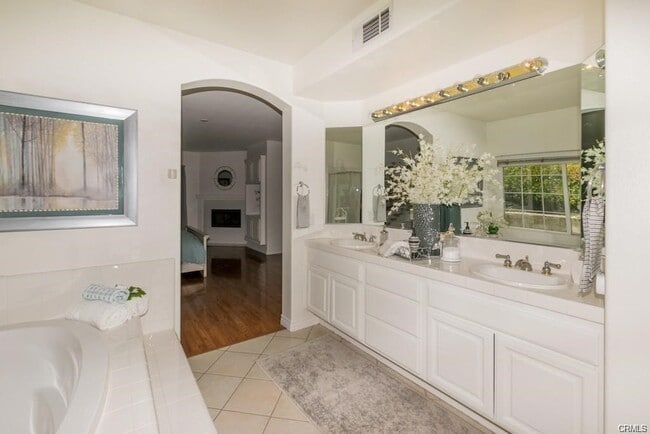 Building Photo - 5677 Carmello Ct