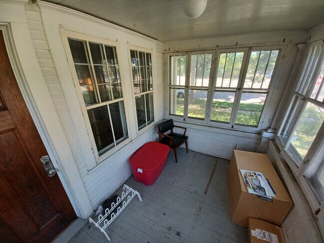 Building Photo - 1330 Selby Ave