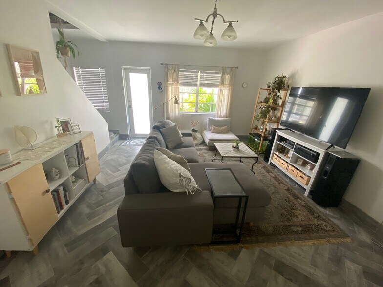 Building Photo - 1525 Pennsylvania Ave