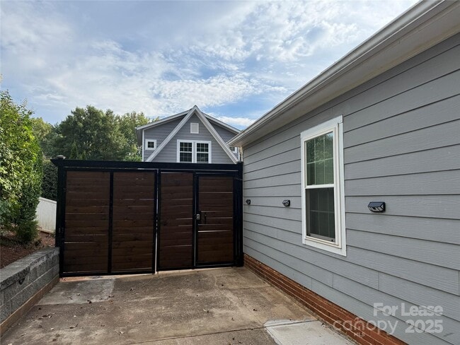 Building Photo - 607 Conestoga Dr