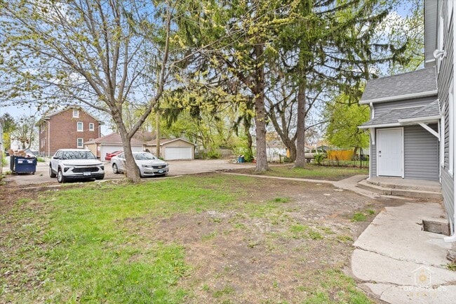 Building Photo - 1542 Victoria Ave