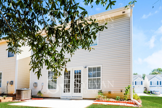 Building Photo - Welcome to this charming abode.