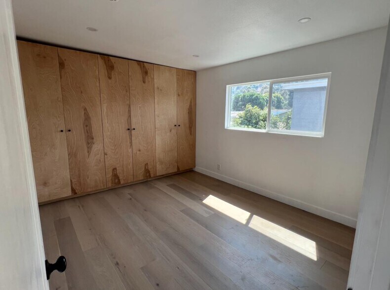 Building Photo - 2714 Queen St