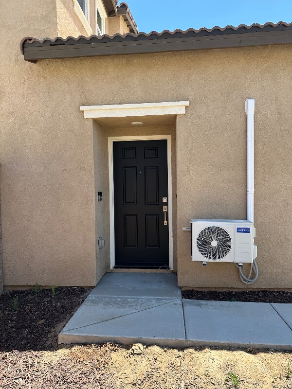 Building Photo - 28483 Cosmos Dr