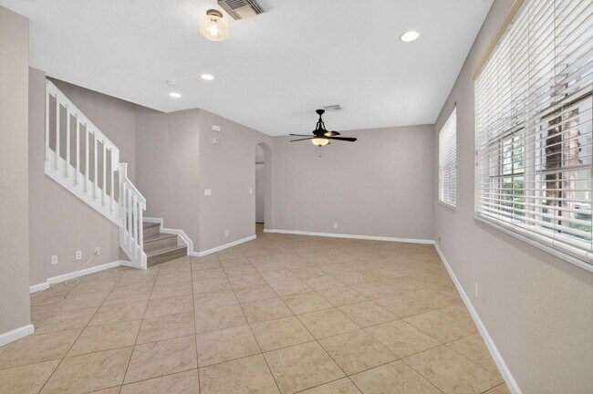 Building Photo - 1418 W Wickham Cir