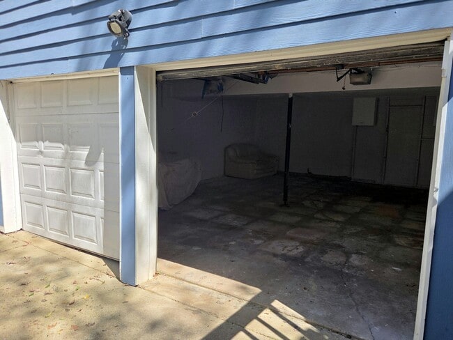 Building Photo - 4705 Midridge Dr