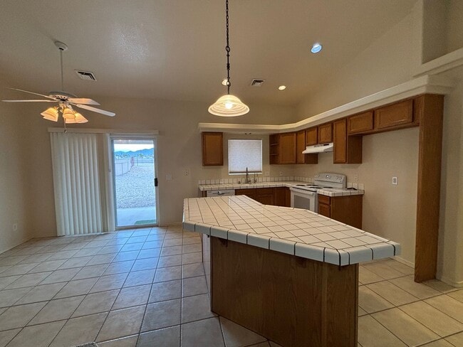 Building Photo - 3 Bedroom - 2 Bath Home