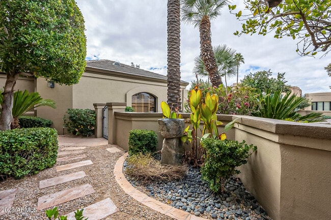 Building Photo - 7878 E Gainey Ranch Rd