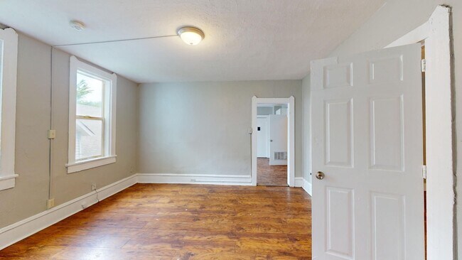 Building Photo - 3347 Seymour Ave