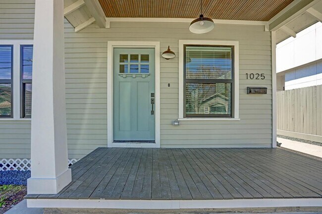 Building Photo - 1025 Adele St
