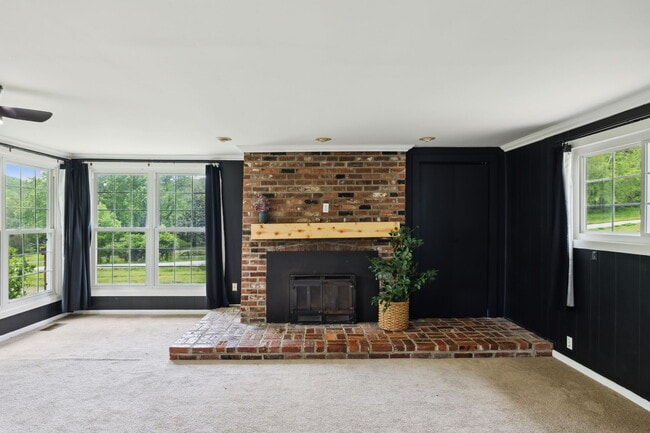 Building Photo - 1155 Ridge Hill Rd