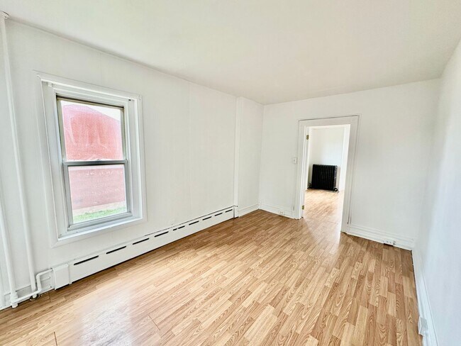 Building Photo - 1014 S 6th St