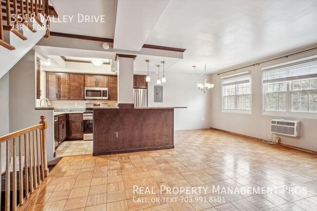 Building Photo - 3518 Valley Dr