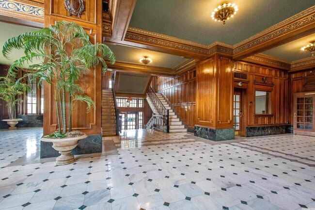 Building Photo - 523 S Louisiana St