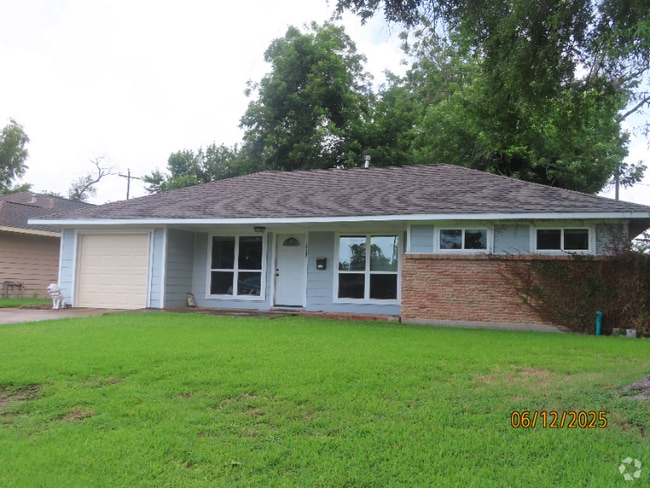 Building Photo - 10347 Duncum St