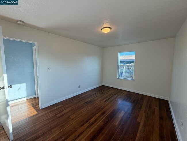 Building Photo - 341 S 8th St