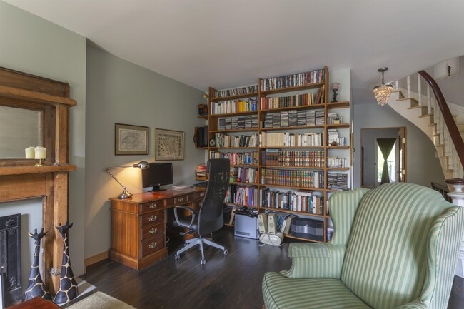 Building Photo - 154 Sussex St