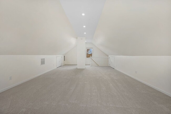 Building Photo - 158 Henry St