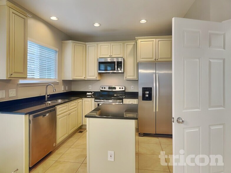 Building Photo - 528 Antebellum Ct