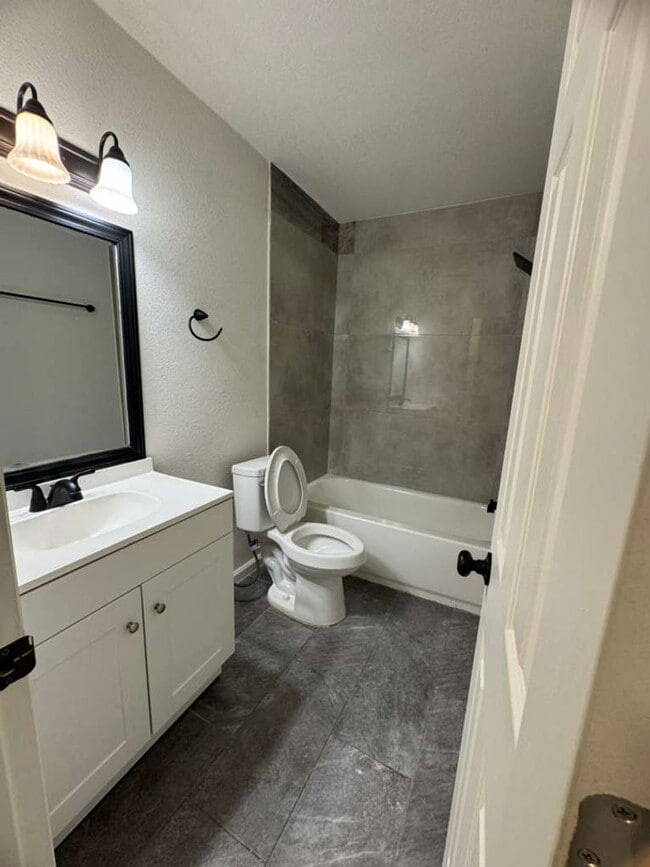 Building Photo - Ready to Move in... Do not miss this house !!!!
