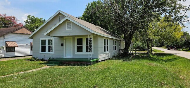 Primary Photo - 215 San Jacinto St
