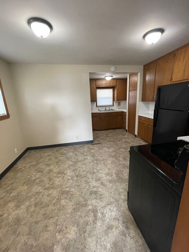Building Photo - 2 Bedroom, 1 Bathroom House