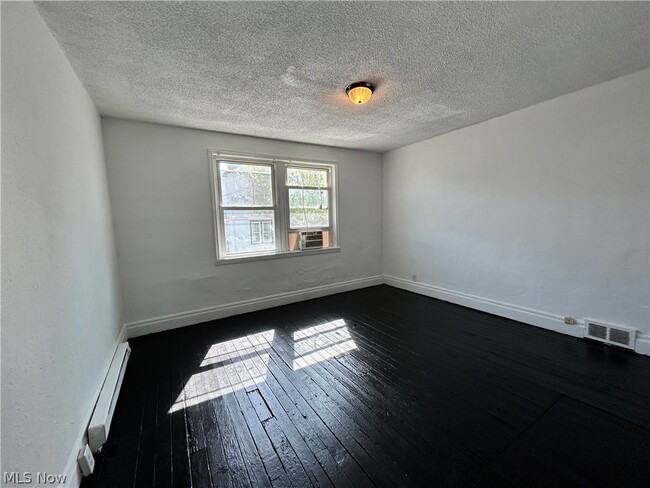 Building Photo - 507 Cedar Ave