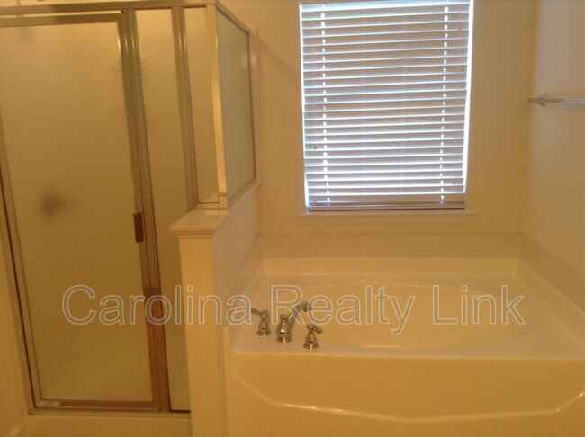 Building Photo - 7228 Handon Ln
