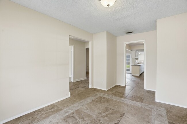 Building Photo - 3918 Wintergreen Dr