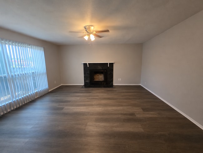 Building Photo - 3221 Dreeben Dr