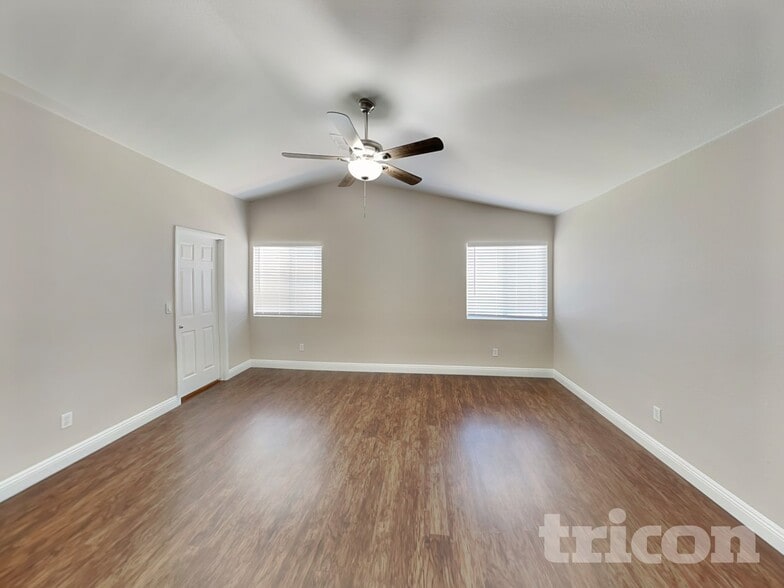 Building Photo - 710 Wolf Lake Ave