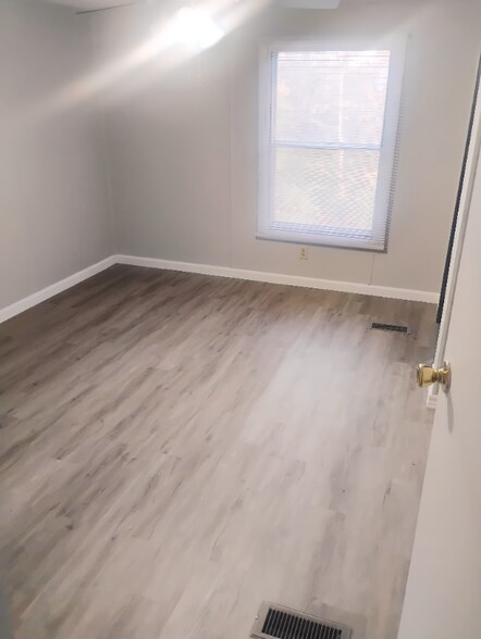 Building Photo - 1100 W Locust St