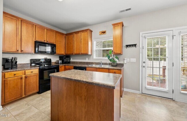 Building Photo - 619 Laurens Way