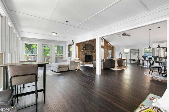 Building Photo - 180 Waterfront Dr